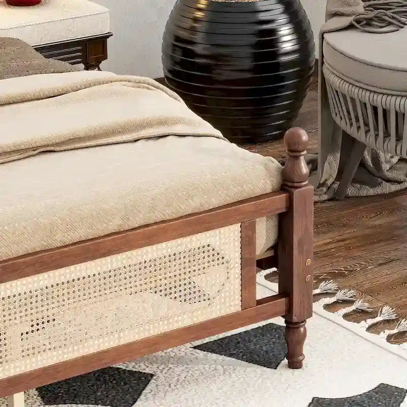 Lit en bois avec tête de lit et pied de lit en rotin, lit plateforme King size à profil bas avec plateforme de lit centrale améliorée