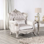 Fauteuil traditionnel avec dossier capitonné et coussin décoratif
