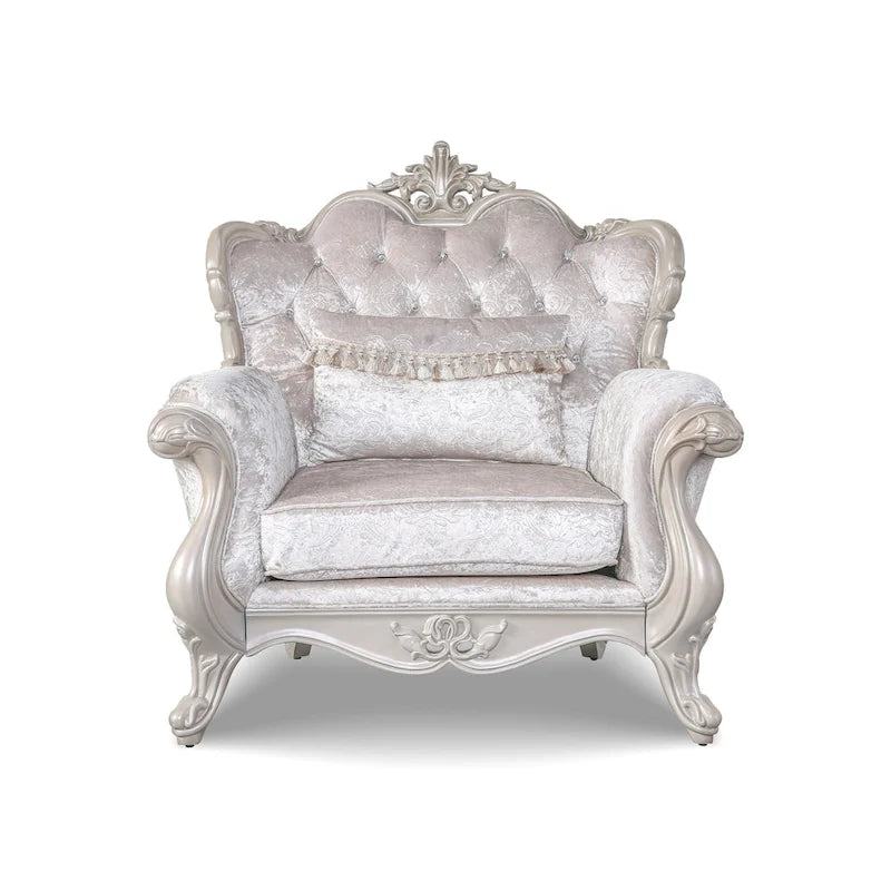 Fauteuil traditionnel avec dossier capitonné et coussin décoratif