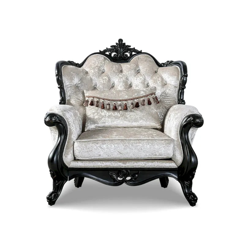 Fauteuil traditionnel avec dossier capitonné et coussin décoratif
